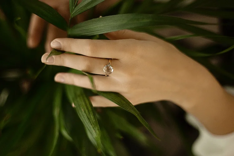 Кольцо из красного золота с аметистом