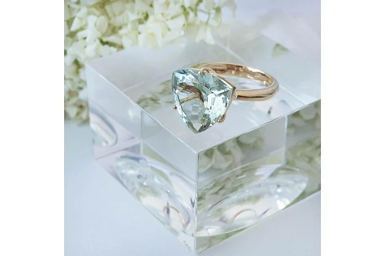 Кольцо из жёлтого золота с аметистом