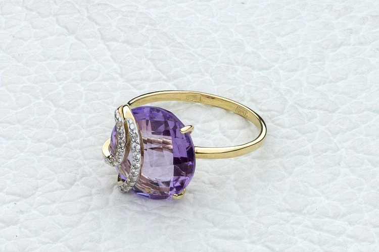 Кольцо из жёлтого золота с 16 аметистами
