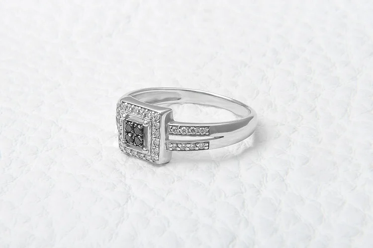 Кольцо из белого золота с 40 бриллиантами