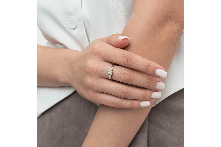 Кольцо из красного золота с 22 фианитами