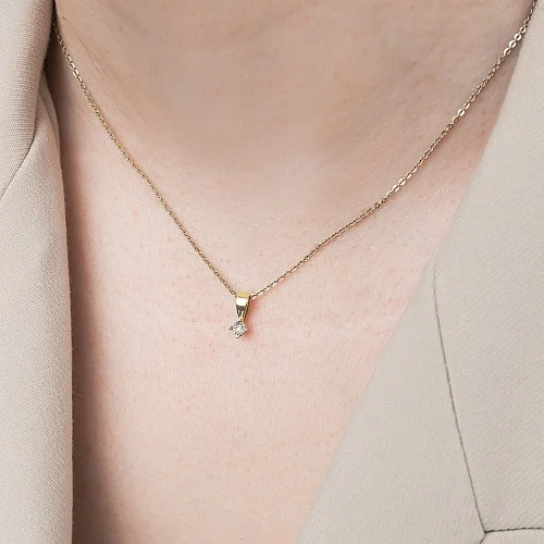 Подвеска из жёлтого золота с бриллиантом