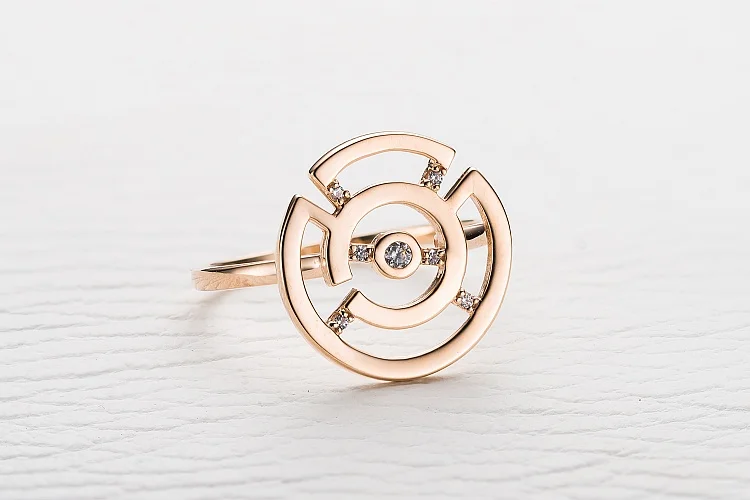 Кольцо Круг из красного золота с 7 фианитами