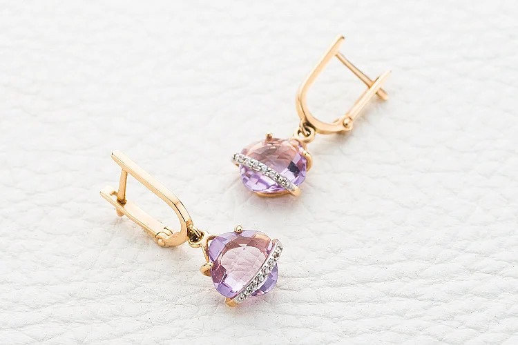 Серьги из красного золота с 2 аметистами и 10 фианитами