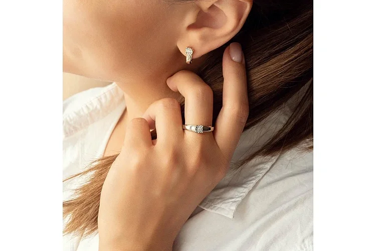 Серьги из белого золота с 2 бриллиантами