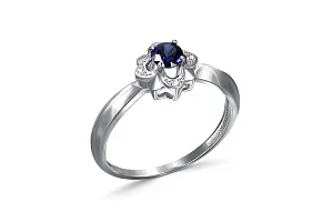 Кольцо Цветок из белого золота с корундом и 4 бриллиантами