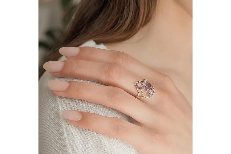 Кольцо из красного золота с 5 аметистами