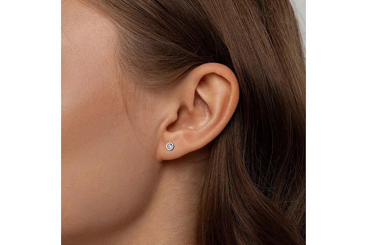 Серьги-пусеты из белого золота с 2 муассанитами