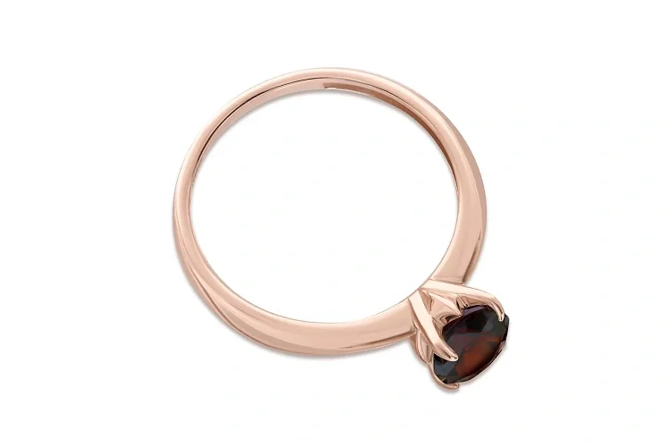 Кольцо из красного золота с гранатом