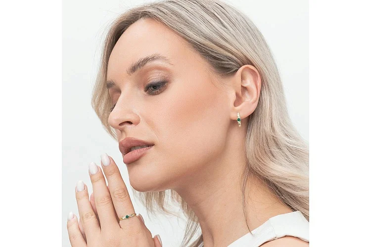 Серьги из жёлтого золота с 2 изумрудами и 12 бриллиантами