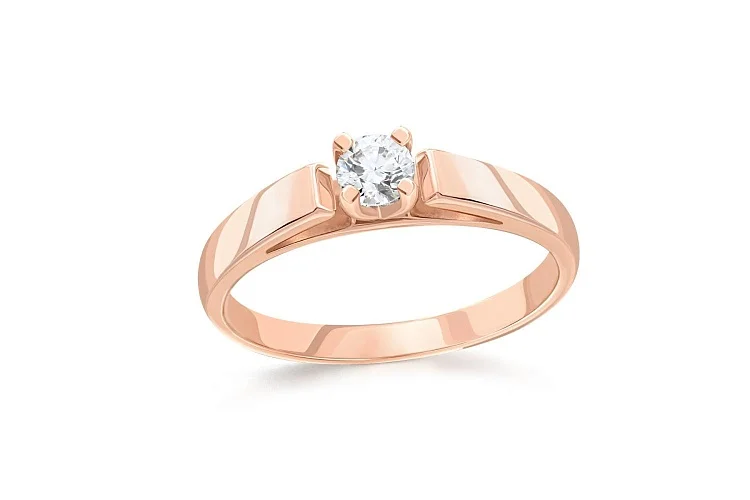 Кольцо из красного золота с муассанитом