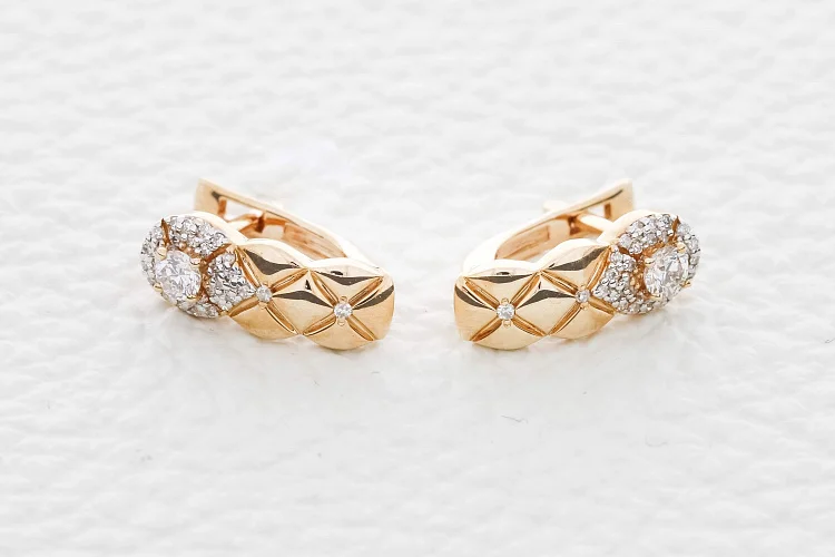 Серьги из красного золота с 62 бриллиантами