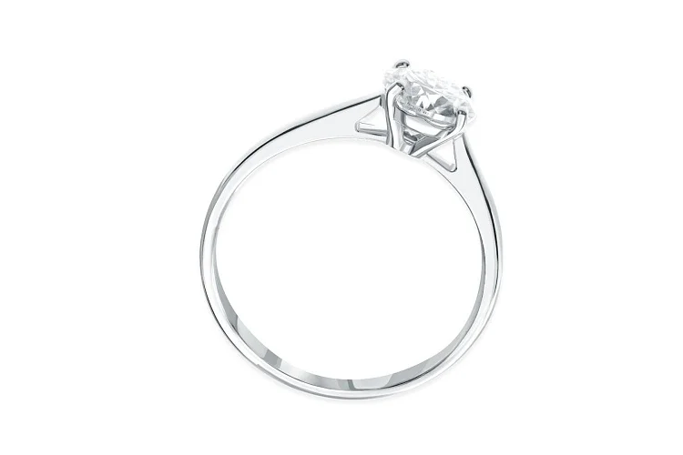 Кольцо из белого золота с бриллиантом