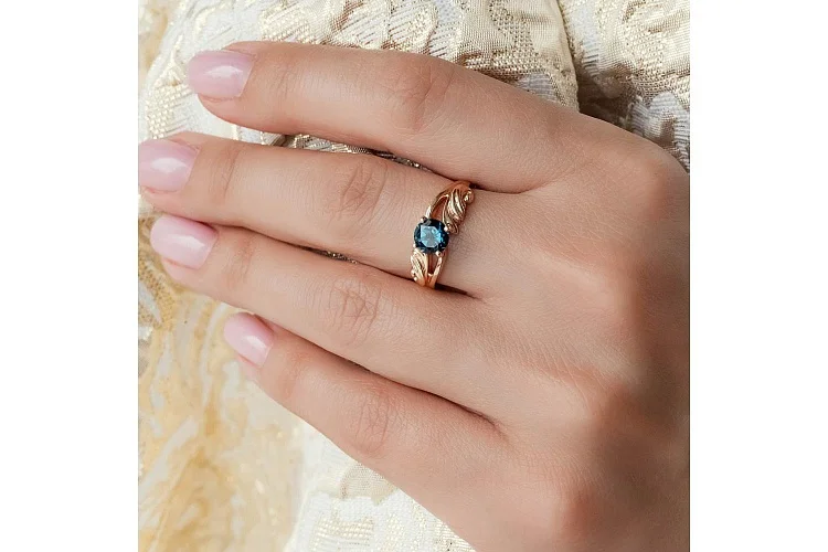 Кольцо из красного золота с топазом лондон