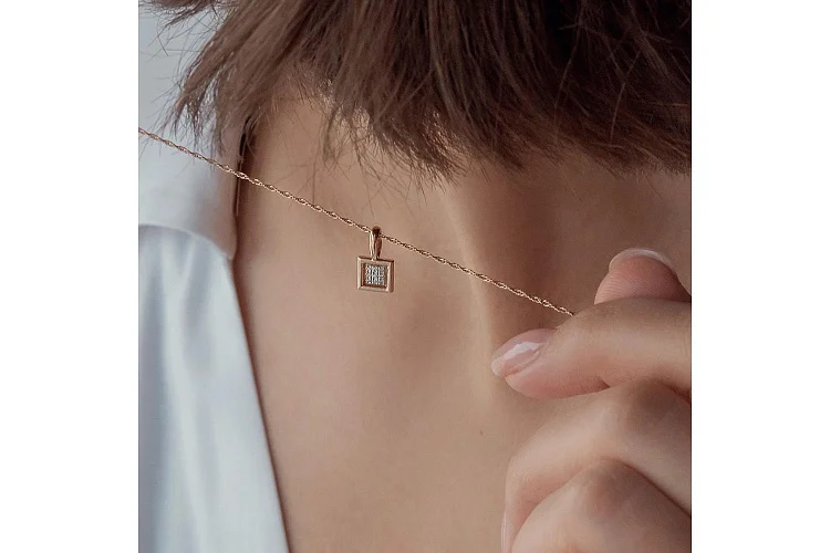 Подвеска Квадрат из красного золота с 9 бриллиантами