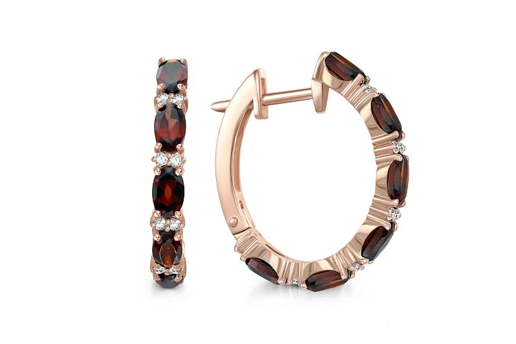 Серьги из красного золота с 12 гранатами и 24 фианитами