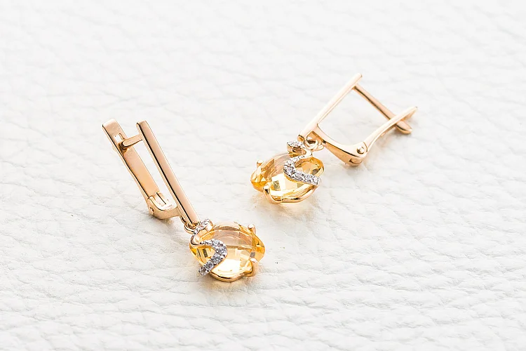 Серьги из красного золота с 2 цитринами и 14 фианитами