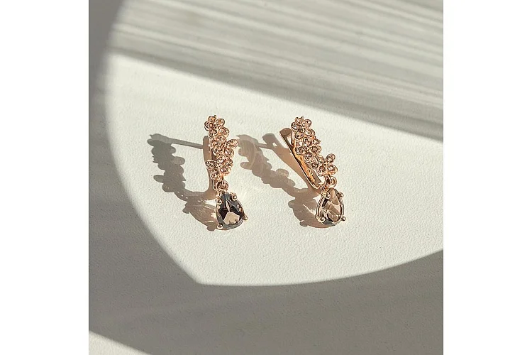 Серьги из красного золота с 32 раухтопазами