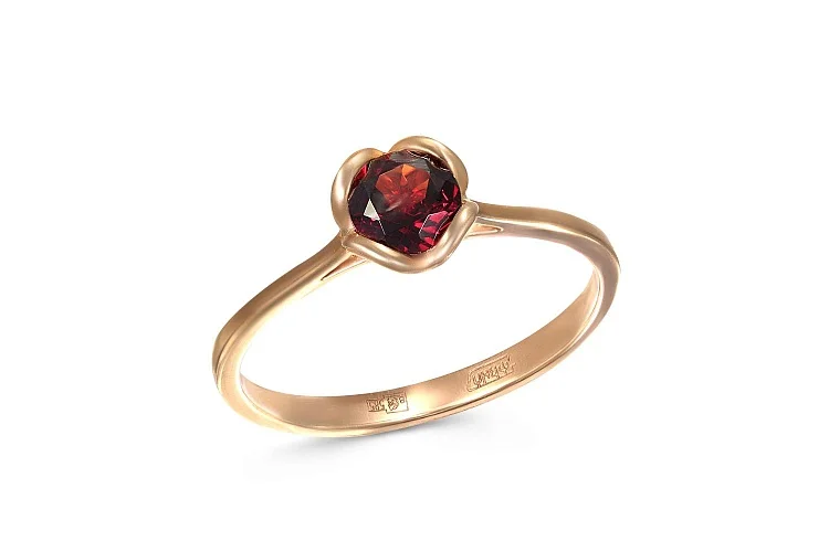 Кольцо из красного золота с гранатом