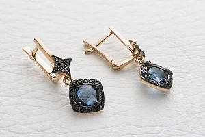 Серьги из красного золота с 2 топазами лондон и 42 фианитами