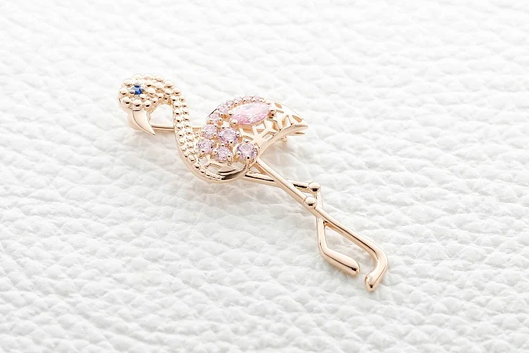 Брошь Фламинго из красного золота с 13 фианитами