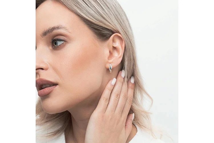 Кольцо из красного золота с топазом swiss и 8 фианитами