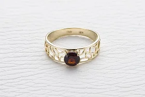 Кольцо из жёлтого золота с гранатом