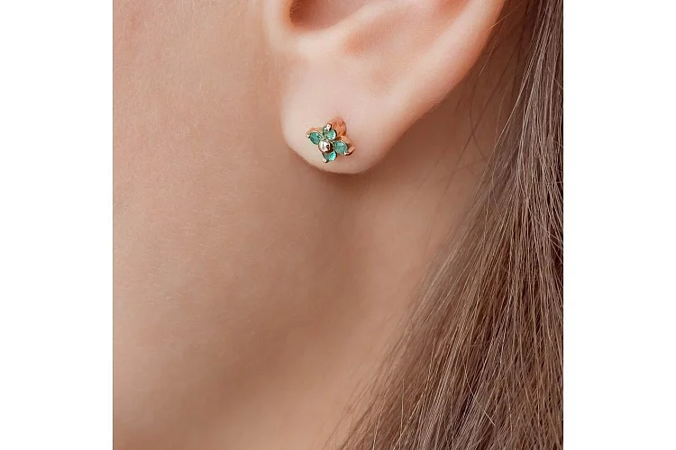 Серьги-пусеты из красного золота с 8 изумрудами