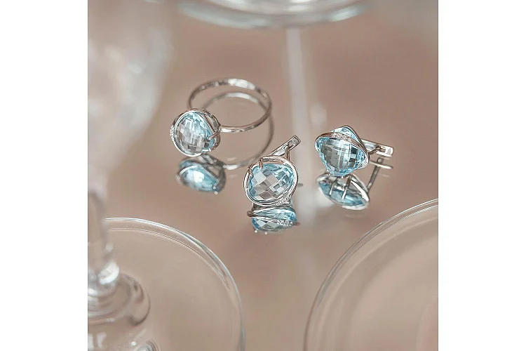 Серьги из белого золота с 2 топазами sky и 6 фианитами