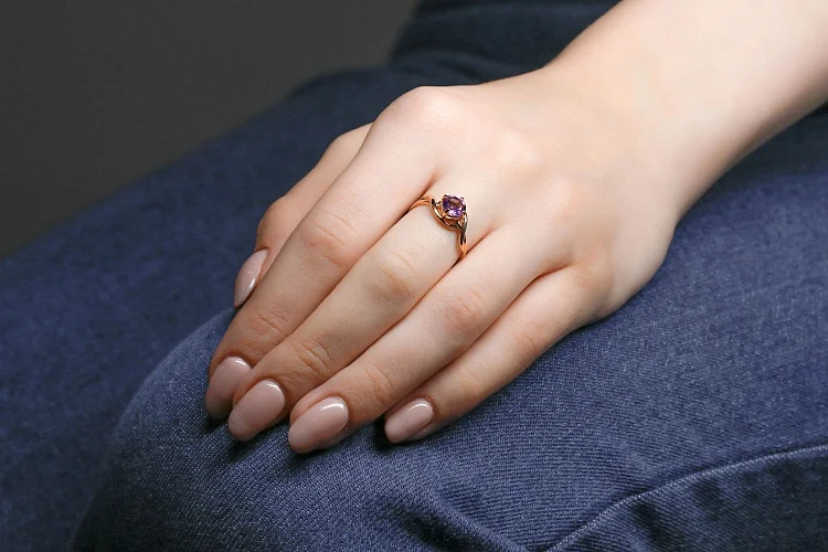 Кольцо из красного золота с аметистом