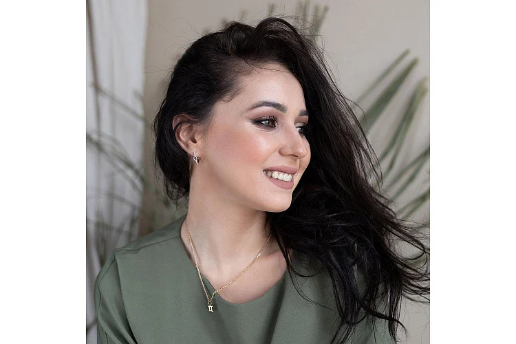 Серьги из красного золота с 2 топазами sky и 16 фианитами