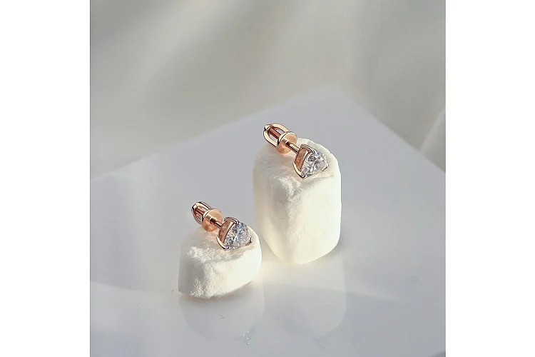 Серьги-пусеты Сердца из красного золота с 2 муассанитами