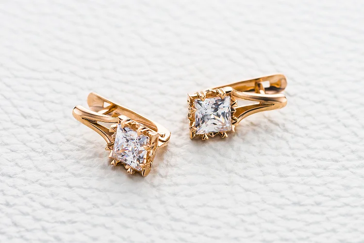 Серьги из красного золота с 2 кристаллами swarovski