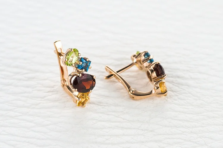 Серьги из красного золота с гранатами, топазами лондон и хризолитами