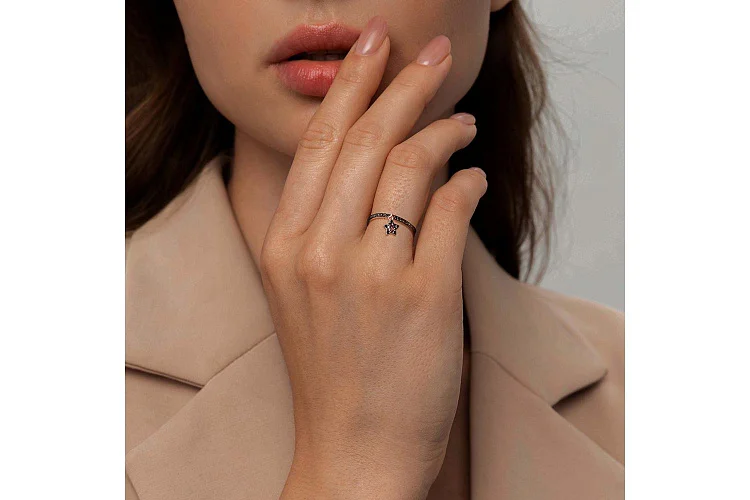 Кольцо Звезда из красного золота с 24 фианитами