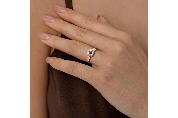 Кольцо из красного золота с сапфиром и 12 бриллиантами