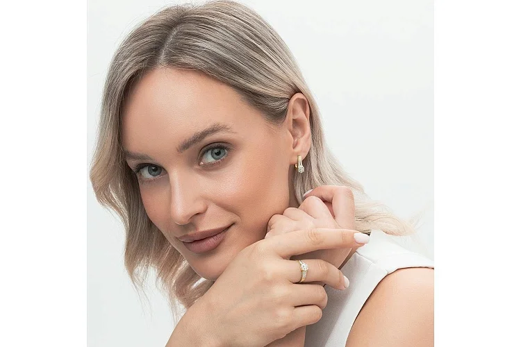 Серьги из жёлтого золота с 26 фианитами