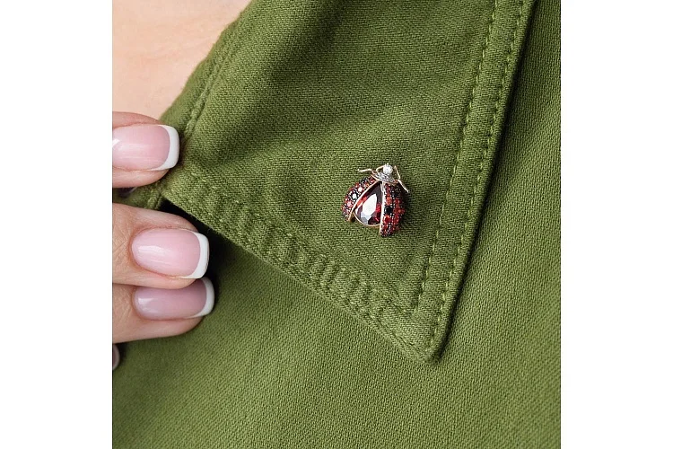 Брошь Божья коровка из красного золота с 66 фианитами