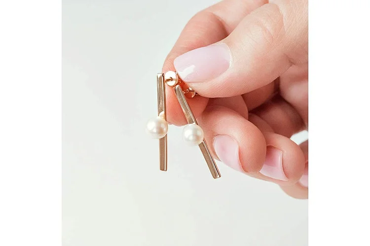 Серьги-пусеты из красного золота с 2 жемчужинами