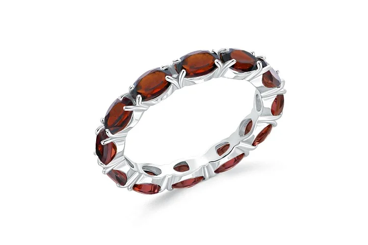 Кольцо Дорожка из белого золота с 12 гранатами