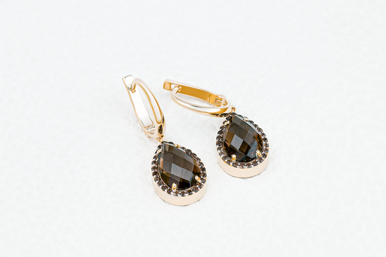 Серьги из жёлтого золота с 54 раухтопазами