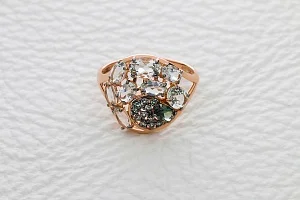 Кольцо из красного золота с празиолитами, турмалином и фианитами