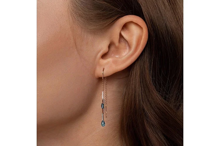 Серьги-продёвки из красного золота с 4 топазами лондон и 20 фианитами