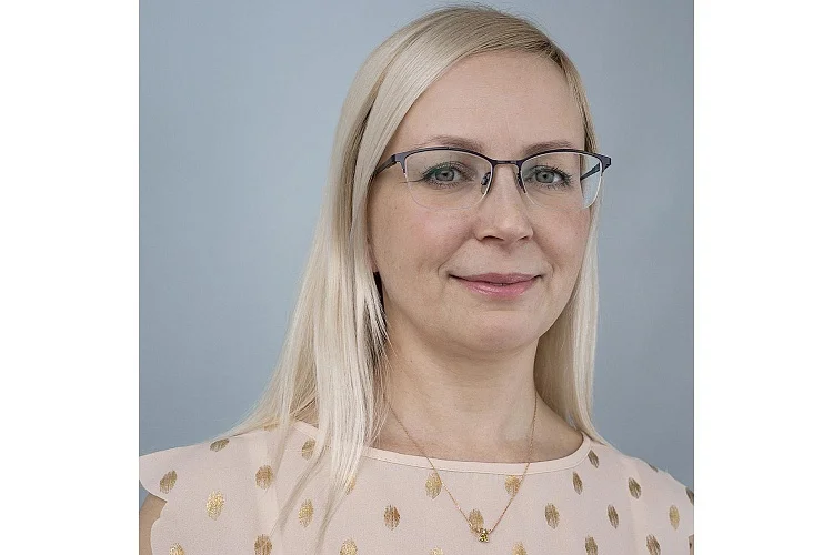 Колье из красного золота с хризолитом