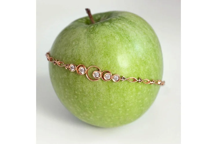 Браслет из красного золота с 5 фианитами