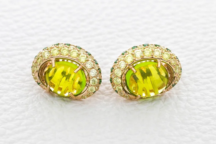 Серьги из красного золота с 2 кварцами и 76 фианитами