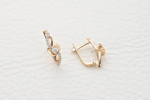 Серьги из красного золота с 26 фианитами