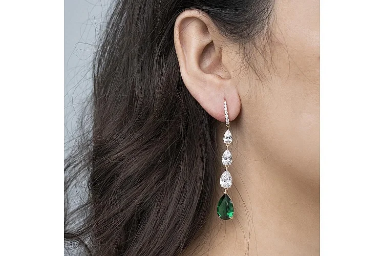 Серьги из красного золота с 2 изумрудами и 20 фианитами