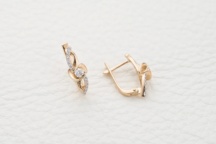 Серьги из красного золота с 26 фианитами