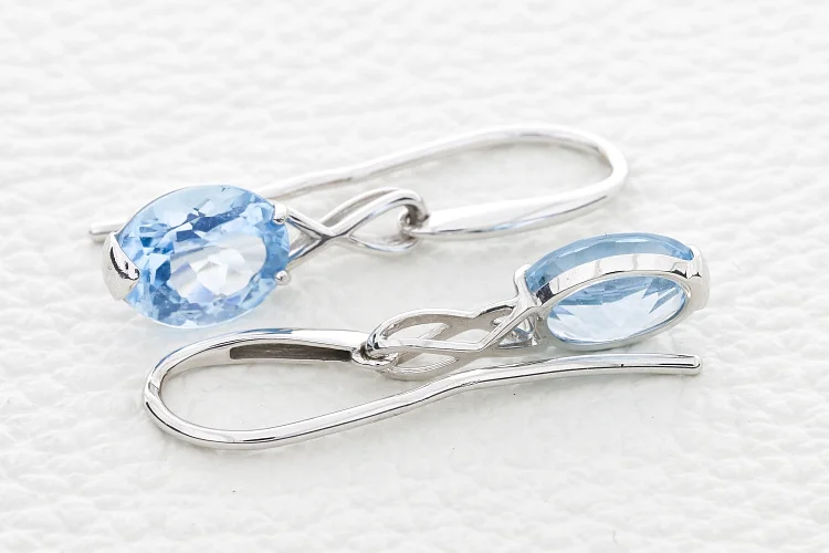 Серьги из белого золота с 2 топазами sky